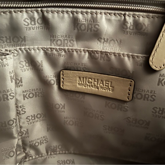MICHAEL KORS DUFFLE BAG - Picture 10 of 11